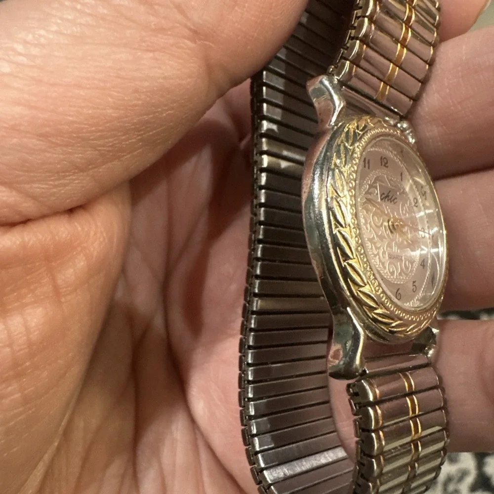 Works Chic Women's Watch Gold Tone Swirl Design Dainty Strap NEW BATTERY 28mm 7